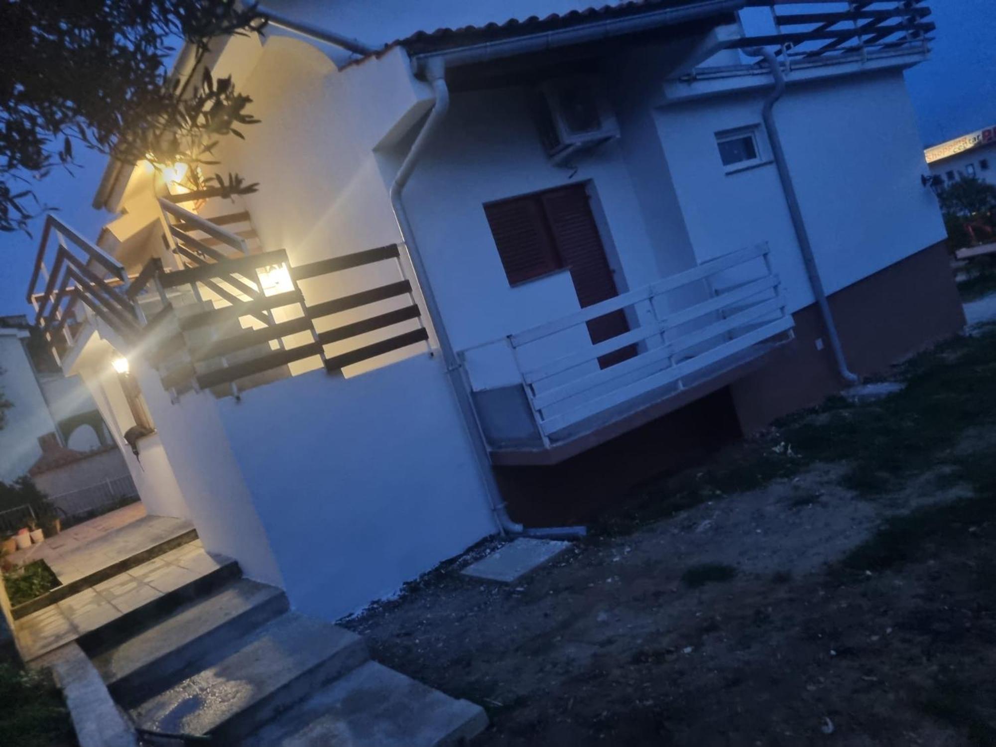 Apartmani Rab - Adrijana & Aleksandra Banjol ภายนอก รูปภาพ